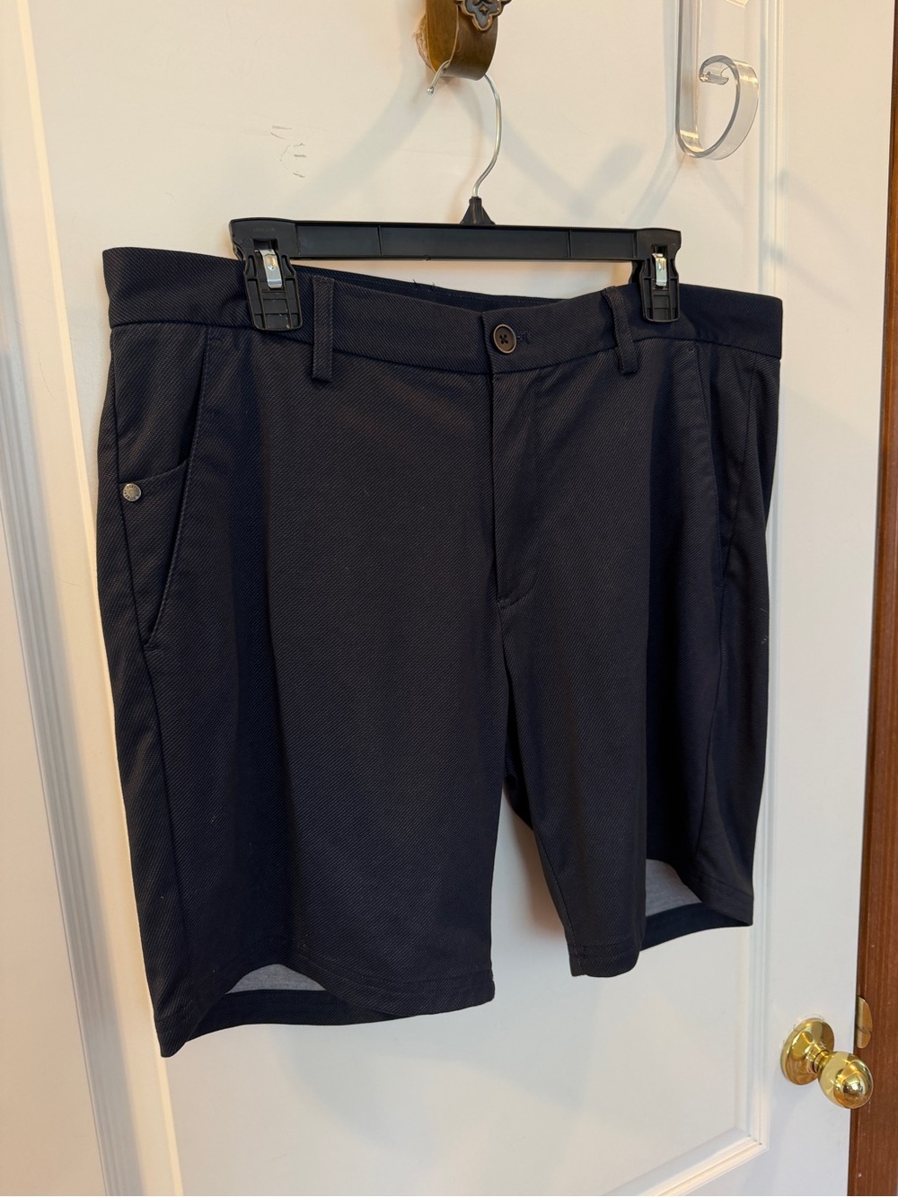 Robert Barakett Black Flat-Front Performance Shorts W/Inseam 8 - Picture 2 of 8